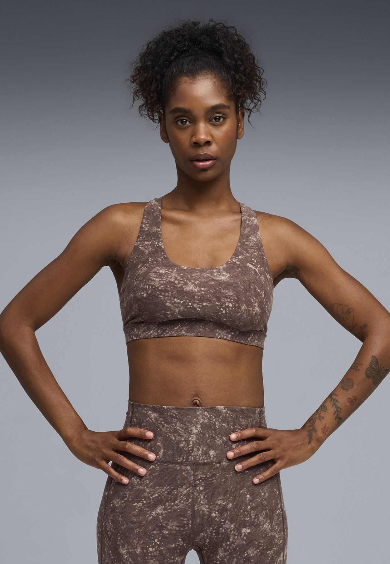 PUMA BRA MID - Medium support sports bra - chocolate brown