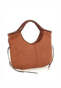 Borsa in pelle marrone con forma arrotondata, apertura ampia, doppio manico e lacci decorativi su un lato. Texture liscia con cuciture minime.