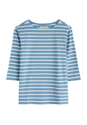 Tricou cu dungi orizontale albastre și albe, cu mâneci trei sferturi și nasture rotund, eticheta spune Seasalt Cornwall.