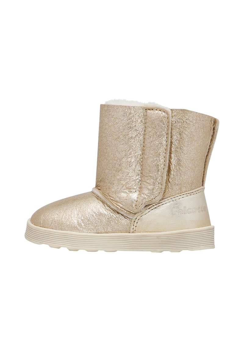 Stivaletto glitterato dorato realizzato in materiale sintetico con una morbida fodera interna, dotato di suola piatta e di un semplice design delle cuciture.