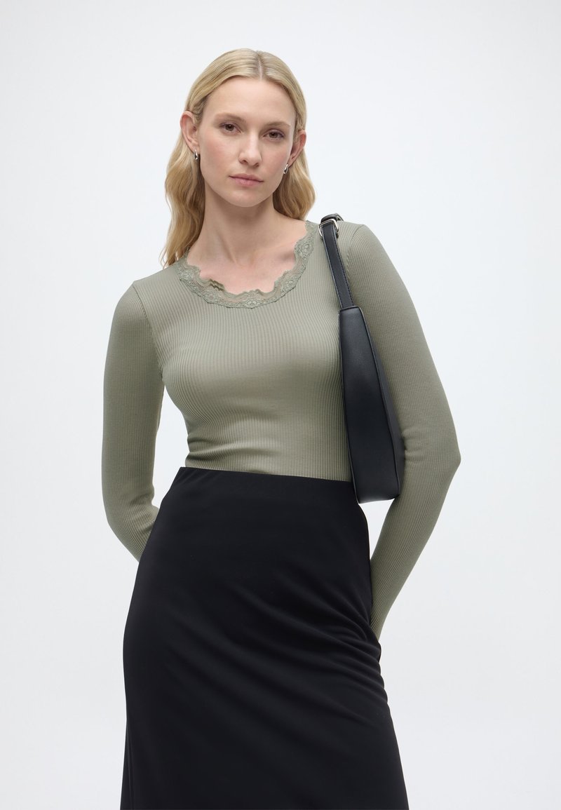 Haut Femme Free People Gris à Imprimé Floral - Dentelle, Dos Ouvert, Taille S, Manches 3/4