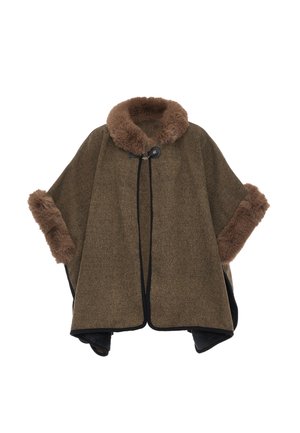 Poncho in lana marrone con colletto e polsini in pelliccia sintetica, caratterizzato da una forma arrotondata, apertura frontale e dettagli neri lungo i bordi.