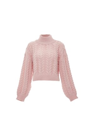 Pull rose tricoté à motif torsadé, col montant, manches longues bouffantes et ourlet et poignets côtelés, présenté sur fond blanc.