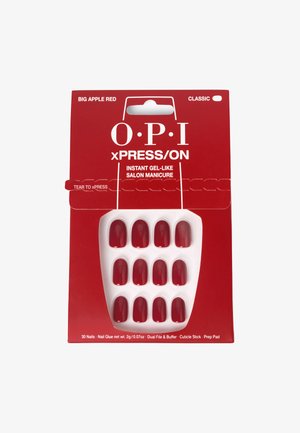 Des ongles press-ons rouges dans un plateau en plastique, présentant une forme arrondie et une texture lisse. Emballés dans un carton rouge avec des lettres et des graphiques blancs.