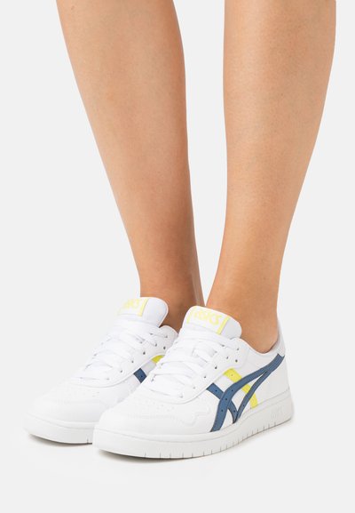 2017 triple black air max