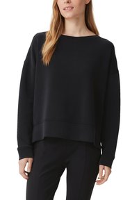 Czarna bluza z luźnym krojem, szerokim dekoltem i długimi rękawami. Wykonana z miękkiego materiału z prążkowanymi mankietami i dołem. Prosty design bez wzorów.