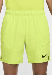 Nike Performance Pantalón corto de deporte - cyber cyber black