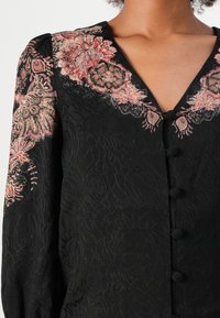 TWINSET SHIRT - Bluse - nero/ruggine
