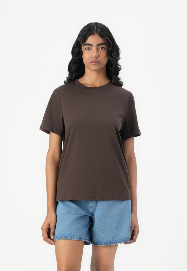 PCRIA SOLID TEE - Basic T-shirt - hot fudge