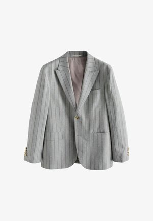 Svetlosivé sako s jedným gombíkom a vertikálnymi tenkými pruhmi, so zárezovými klopami, tromi prednými vreckami a zlatými gombíkmi na manžetách, so všitou podšívkou viditeľnou vo vnútri.