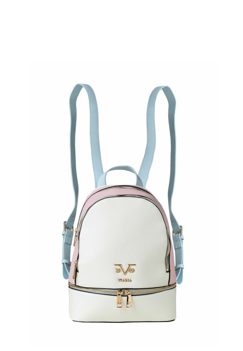 Witte en lichtroze nepleer rugzak met gouden hardware, een ronde vorm, verstelbare lichtblauwe straps en ritsdetails.