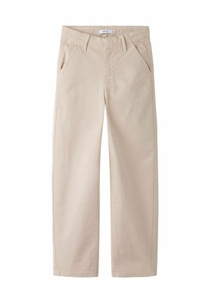 Beige bukser med rette ben, beltehemper, sidelommer og frontglidelås, vist mot en hvit bakgrunn.