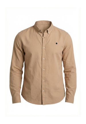 Camicia beige a maniche lunghe con bottoni, collo con bottoni e piccolo emblema nero a forma di albero sul petto sinistro.