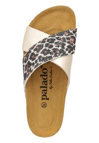 Sandalo con cinturino incrociato in crema e stampa animale, dotato di una soletta imbottita e superiore in pelle effetto testurizzato con suola marrone.