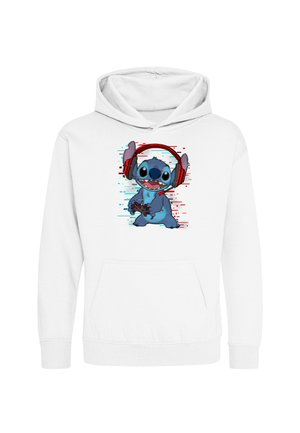 Biała bluza z kapturem z kreskówkowym niebieskim kosmitą w czerwonych słuchawkach trzymającym kontroler do gry w stylu glitch art.