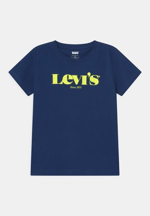 Granatowy t-shirt z krótkim rękawem z jaskrawożółtym logo Levi's i napisem „Since 1873” na przodzie.