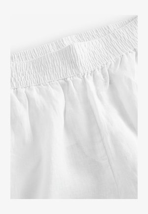 Valge, kerge kangas, millel on tekstureeritud välimus, smockitud elastse vöökoha ja pehme, voolava kogumise detailiga.