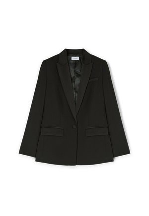 Zwarte blazer met een satijnen revers, één knoopsluiting en twee voorzakken. Heeft een getailleerde pasvorm en een soepele textuur.