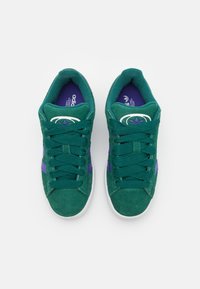 adidas Originals CAMPUS 00S - Obuća za skateboard - collegiate green/cloud white/energy ink