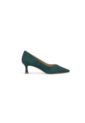 Zapato de tacón en ante color teal con punta afilada y un tacón bajo y cilíndrico. El forro interior es de un color neutro y la suela es marrón.