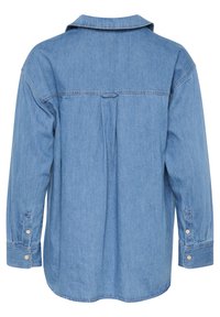 Camicia in denim azzurro chiaro con piega sul retro, maniche lunghe con polsini bottonati e colletto classico. Il materiale ha una texture morbida.