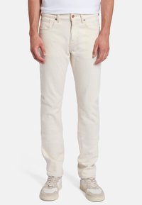 Jeans beige chiaro con taglio dritto, realizzati in tessuto denim, dotati di tasche frontali, chiusura con bottone e dettagli di cucitura discreti.