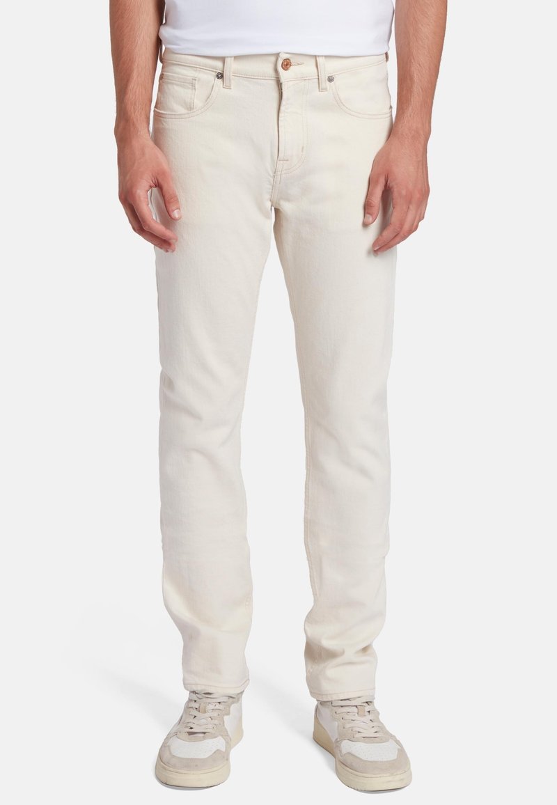 Jeans beige chiaro con taglio dritto, realizzati in tessuto denim, dotati di tasche frontali, chiusura con bottone e dettagli di cucitura discreti.