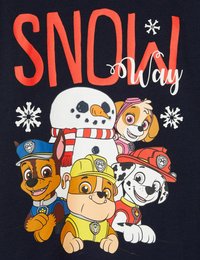 Maglietta grafica con sfondo blu navy che presenta cani cartoon in abbigliamento invernale, un pupazzo di neve sorridente e accenti di fiocchi di neve. Testo: "Nessun modo di neve."
