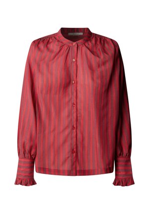Rode blouse met lange mouwen met verticale strepen, knoopsluiting aan de voorkant, geplooide halslijn en gerimpelde manchetten aan de mouwen.