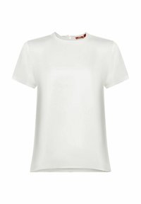 Blouse blanche simple à manches courtes avec une encolure ronde et une petite fermeture par bouton au dos, présentée sur fond blanc.