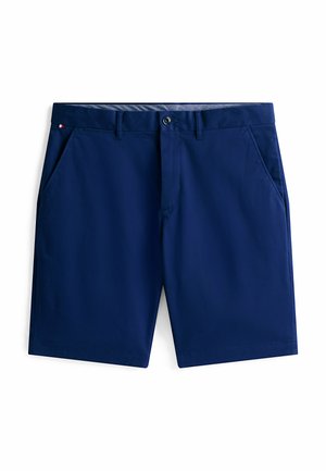 Pantalones cortos azul marino de tejido suave con cremallera, botón de cierre, trabillas para cinturón, dos bolsillos frontales y un pequeño detalle de bandera en la cintura.