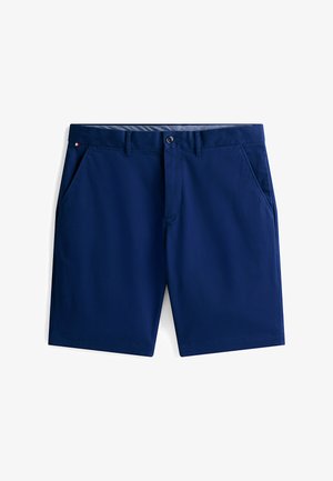 Navyblaue Shorts aus glattem Stoff mit Reißverschluss, Knopfverschluss, Gürtelschlaufen, zwei Vorder Taschen und einem kleinen Flaggen-Detail am Bund.