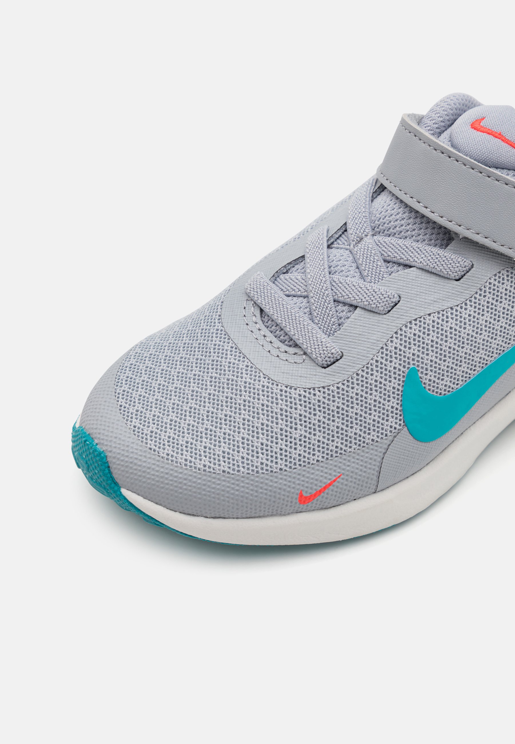 nike run revolution 4 velcro