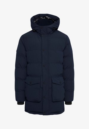 Doudoune matelassée bleu marine avec capuche, dotée de deux poches à rabat à l'avant, boutons-pression, et poignets en côtes noirs. Texture lisse.