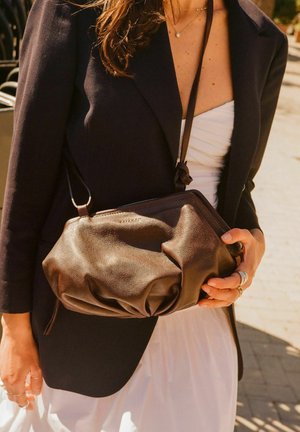 BALAGAN PLIS M - Borsa a tracolla - dark brown