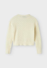 Cremfarbener, gestrickter Pullover mit einem strukturierten Rautenmuster. Er hat einen runden Halsausschnitt und gerippte Bündchen, mit einem gekürzten Design.