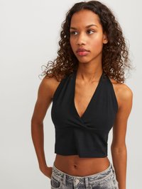 Svart halterneck crop-top med innpakningsdesign, laget av myk stoff. Har en dyp V-hals og en tettsittende silhuett.