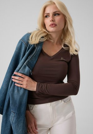 Guess, NEW LS VN MINI LOGO TEE - T-shirt à manches longues - g ea dark coffee