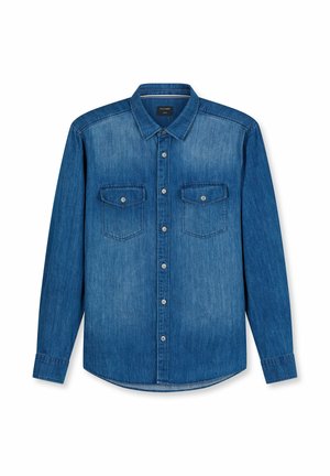 Denimblaues Hemd mit langen Ärmeln, Knopfleiste vorne, spitzem Kragen und zwei mit Knöpfen verschließbaren Brusttaschen, vor weißem Hintergrund dargestellt.