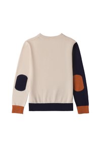 Maglione chiaro con scollatura rotonda. Presenta toppe per i gomiti in blu navy e arancione, polsini e orlo a costine per un tocco di texture in più.