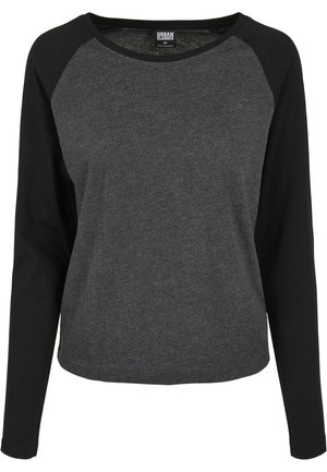 T-shirt à manches longues avec un corps gris et des manches raglan noires, fabriqué à partir d'un tissu doux au toucher lisse et doté d'un col rond.
