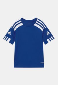 Modré sportovní tričko vyrobené z lehké látky, s bílými pruhy na ramenech a logovými akcenty na rukávech a lemu.