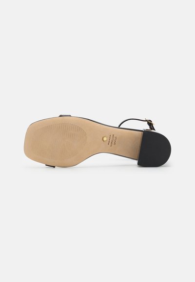 Stuart Weitzman NUDISTCURVE - Sandaalit nilkkaremmillä - black