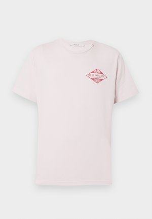 Ανοιχτό ροζ κοντομάνικο T-shirt με κόκκινο διαμάντι στο σχήμα γραφικό που γράφει "Miami Replay Palace Florida" στο πάνω αριστερό μέρος του στήθους.