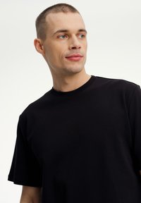 Elementy LUCA czarny