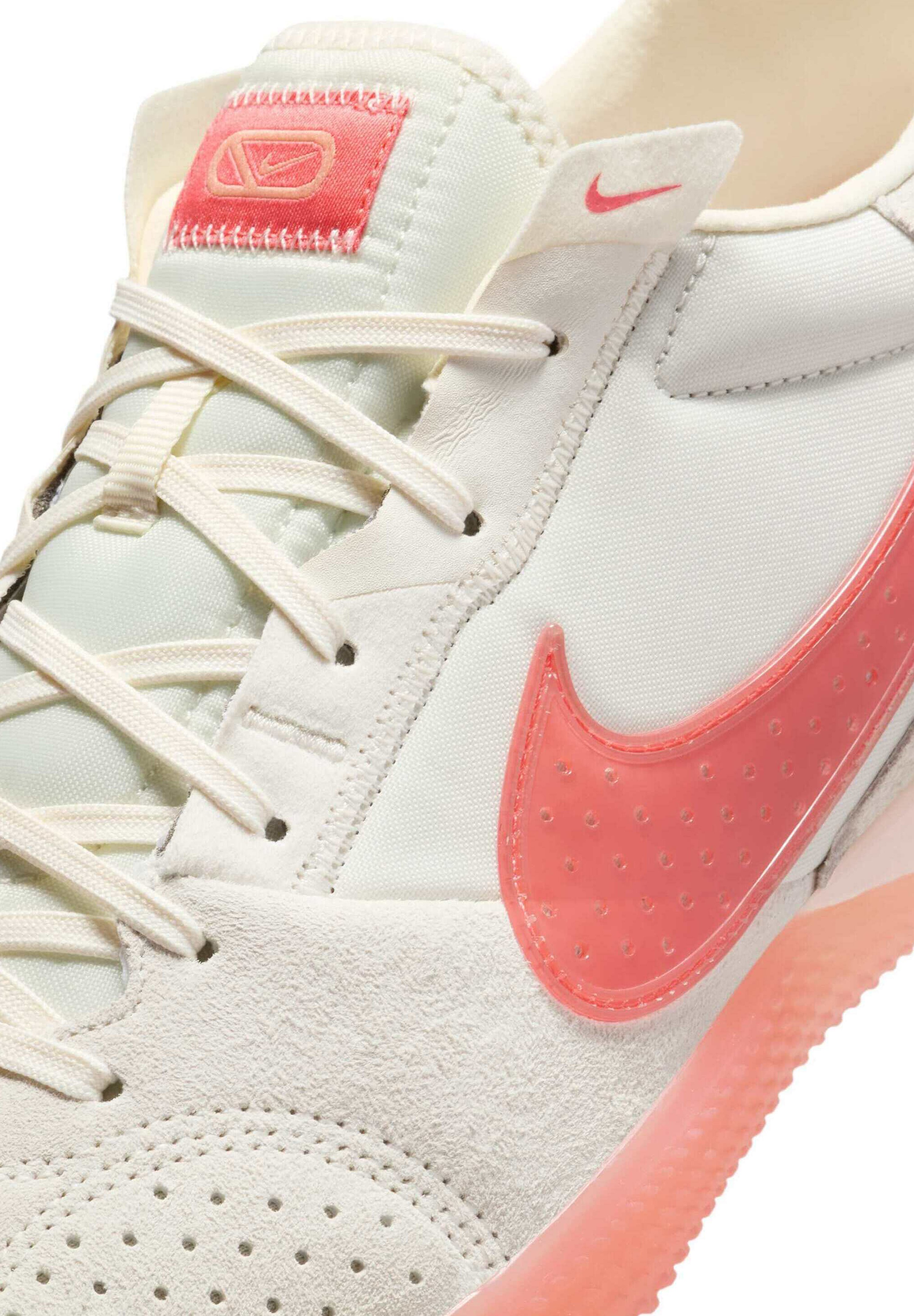 Nike Performance STREETGATO - Turf football boots - pale ivory