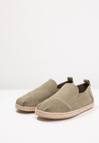 TOMS Espadrilky - olive