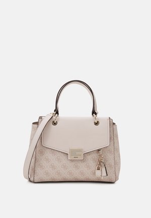 Borsa beige con motivo, manico superiore e tracolla, chiusura con logo dorato e ciondoli decorativi a forma di lucchetto e chiave sul davanti.