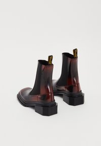 Dr. Martens MAYBOLE CHELSEA - Platåstøvletter - black/cherry red