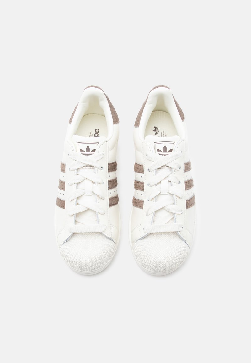 adidas Originals SUPERSTAR II W - Trainers - off white/earth  strata/off-white - Zalando
